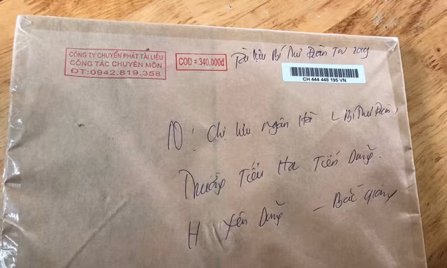 Gói bưu phẩm tài liệu truyên truyền do đối tượng giả danh cán bộ tỉnh Đoàn Bắc Giang gửi đến một cán bộ đoàn cơ sở