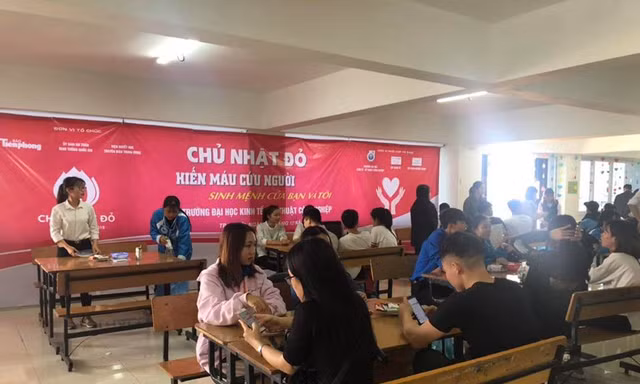Ngày hội hiến máu được rất nhiều bạn sinh viên hưởng ứng