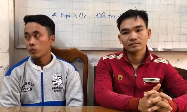 Hai nghi phạm tạt xăng cán bộ ở Cà Mau ra đầu thú