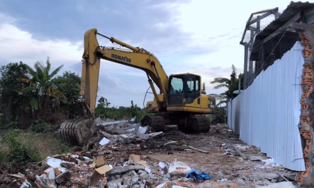Cảnh giải tỏa, bàn giao mặt bằng triển khai dự án trên phần đất nhà ông Nguyễn Tiến Hải