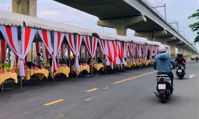 Xôn xao hình ảnh dựng rạp đám cưới dọc tuyến metro số 1 ở TPHCM