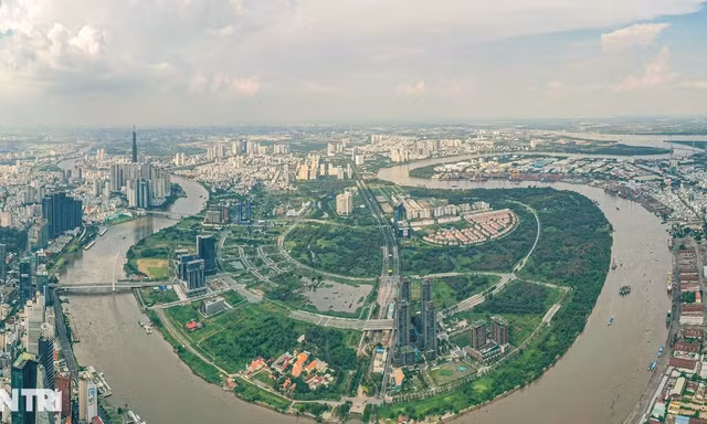 Lãnh đạo TPHCM đi máy bay trực thăng để khảo sát lập quy hoạch