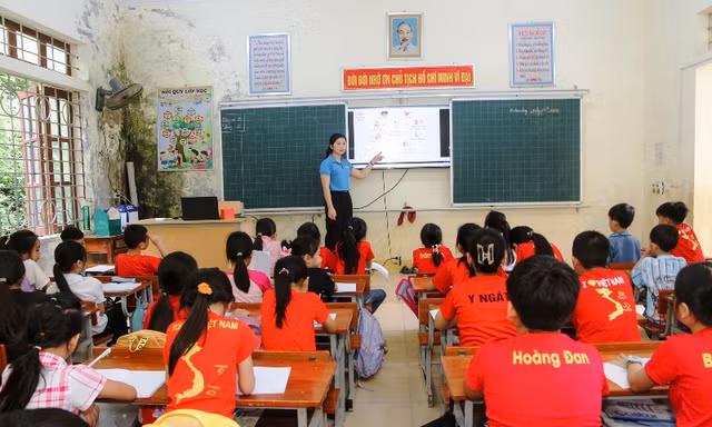Học sinh vùng cao xứ Nghệ háo hức đến lớp học tiếng Anh miễn phí