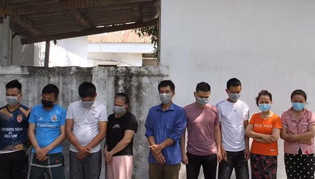 Hàng chục cảnh sát bao vây sới bạc nhiều giang hồ cộm cán tại Nghệ An
