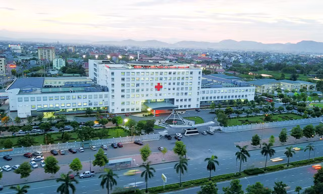 Phong tỏa khoa sản bệnh viện lớn nhất Bắc Trung Bộ liên quan ca dương tính SARS-CoV-2