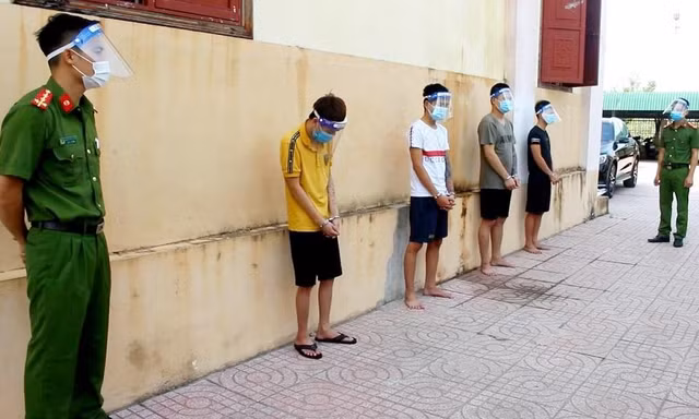 Nhóm lừa đảo liên tỉnh dùng giấy tờ giả chiếm đoạt hàng loạt ô tô