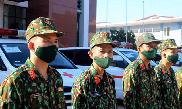 Quân khu 4 điều động lực lượng, phương tiện vào Nam chống dịch