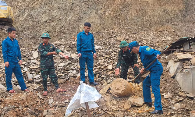 Đào móng nhà phát hiện quả bom khủng còn nguyên kíp nổ