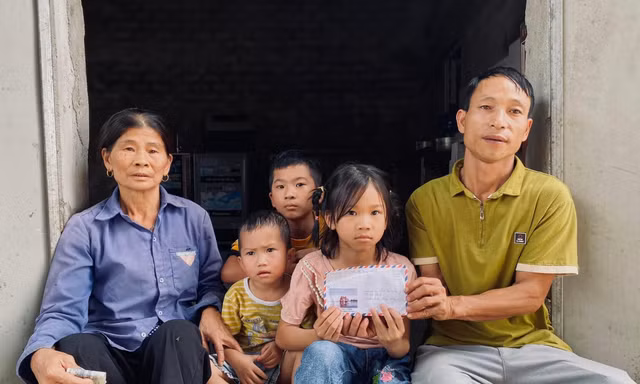 Bố 3 cháu bé bị thương trong vụ nổ gara ô tô chia sẻ tiền hỗ trợ đến các gia đình cùng gặp nạn