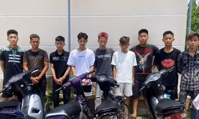 Chặn bắt nhóm tổ lái ‘trổ tài’ trên xa lộ 