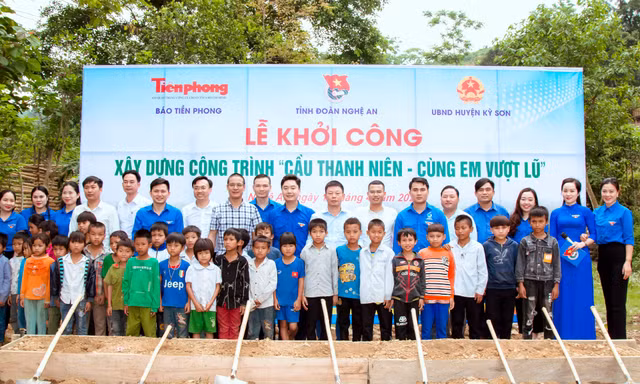 Khởi công cầu dân sinh 'Công trình thanh niên - Cùng em vượt lũ'