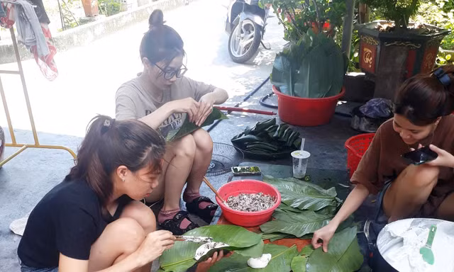 Nghề làm bánh lá nức tiếng ở làng Quỳnh Viên