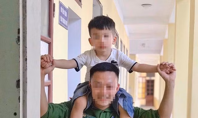 Trinh sát làm 'bảo mẫu' và giọt nước mắt của người mẹ phạm tội