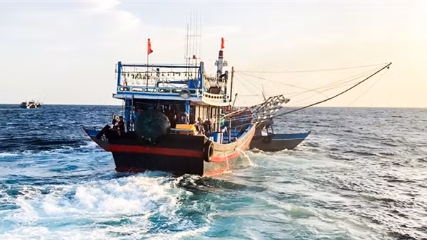 Tìm kiếm hai anh em ngư dân mất liên lạc trên biển