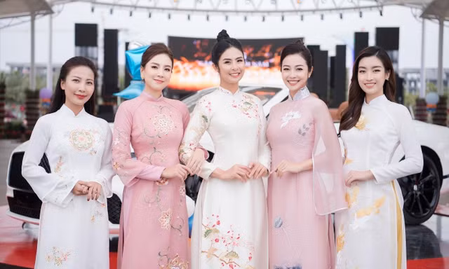 Hoa hậu Việt Nam 2016 'đọ sắc' áo dài cùng Hoa hậu châu Á tại Mỹ khiến netizen 'ngẩn ngơ'