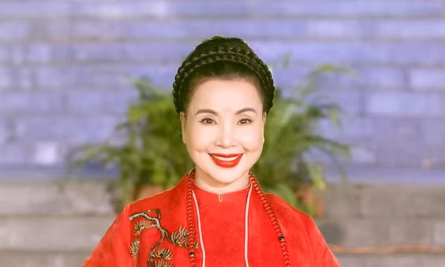 Bất ngờ với diện mạo hiện tại của 'em bé Hà Nội' Lan Hương sau nhiều tin đồn đụng dao kéo
