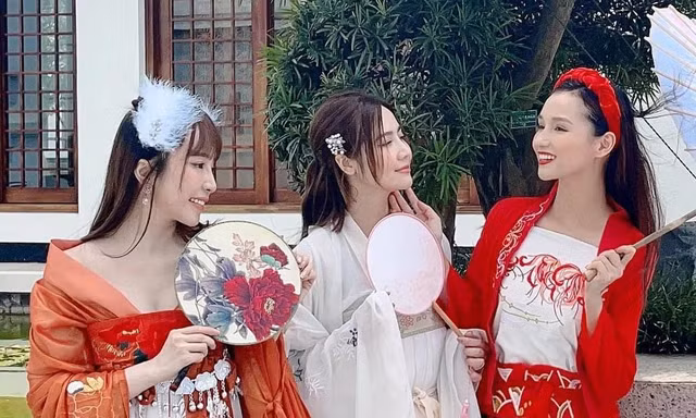 Ngất ngây trước sắc vóc hội bạn thân nổi tiếng của Huyền Lizzie (Thương Ngày Nắng Về)