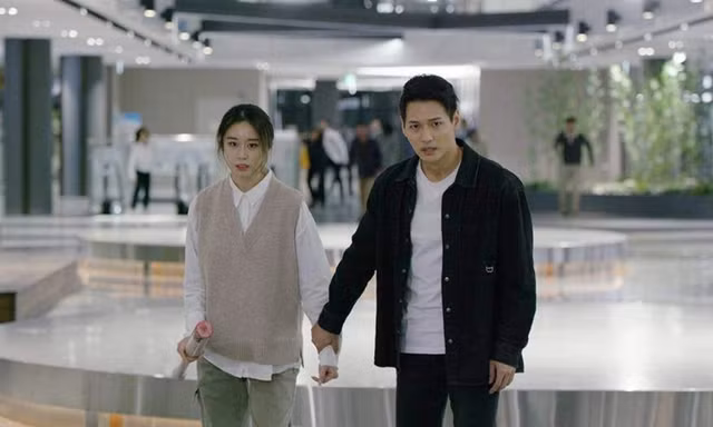 Chuyện gì sẽ đến khi tầng lớp siêu giàu gặp zombie: 'Tiền có mua chuộc được xác sống?' 