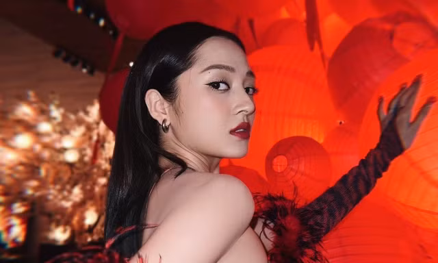 Ngỡ ngàng với cách mà 'nữ thần gợi cảm V-biz' đã làm khi vướng tin đồn mang thai sinh con