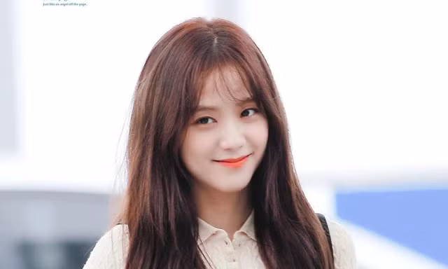 Lần hiếm hoi Jisoo để tóc mái thưa: Hóa ra để che giấu một bí mật không thể nói ra