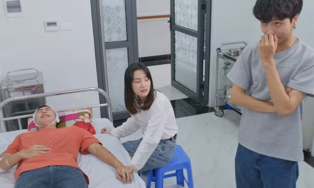 Sắp kết thúc, "Đi Giữa Trời Rực Rỡ" vẫn bị khán giả hiểu nhầm và mắng oan