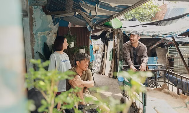 Thua 'Lật mặt 6' về doanh thu nhưng 'Con Nhót mót chồng' lại thắng lớn ở yếu tố khác