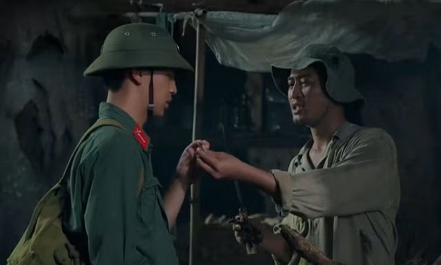 Doãn Quốc Đam gây sốc vì một hành động trong phim “Không Thời Gian”