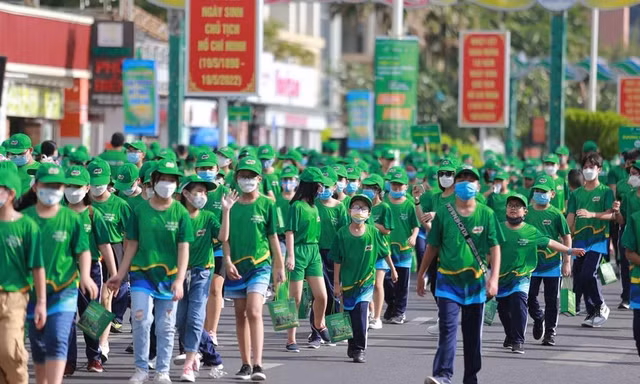 Ngày hội đi bộ Milo tại Nha Trang thu hút gần 10.000 học sinh và phụ huynh