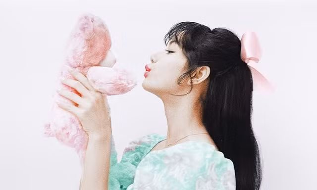 Học ngay 3 tuyệt chiêu “yêu bản thân” của Lisa: Đơn giản, không tốn kém mà cực hữu hiệu