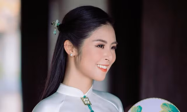 Hoa hậu Ngọc Hân có sốt ruột khi bạn bè thân thiết đều lên chức mẹ bỉm?