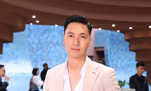 Mạnh Trường kỷ niệm 20 năm ngày yêu, nói một câu đủ biết quyền lực của “nóc nhà”