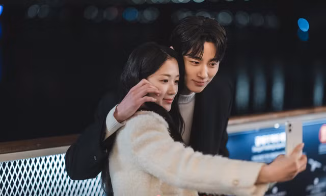Đạo diễn Lovely Runner nói một câu đầy ẩn ý về chuyện hẹn hò của cặp đôi chính