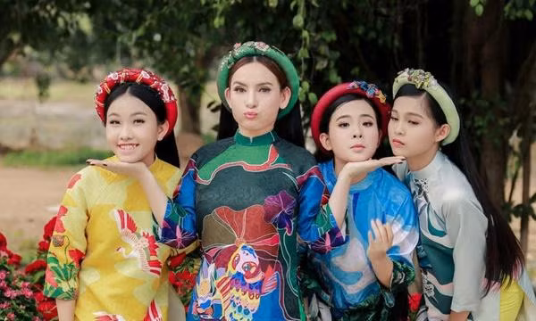 Hai con nuôi của ca sĩ Phi Nhung thay đổi 'cực bạo' sau nửa năm mẹ nuôi qua đời