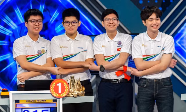 4 thí sinh Chung kết “Đường lên đỉnh Olympia” 2021 được trao học bổng Swinburne Việt Nam