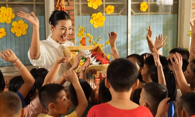 Chuyến xe Kinh Đô trao Tết ý nghĩa đến hơn 1.000 em nhỏ kém may mắn