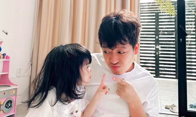 Xinh giống mẹ Nhã Phương nhưng bé Destiny lại có đặc điểm y hệt Trường Giang