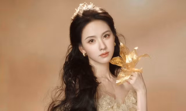 Trần Đô Linh gây sốt với khoảnh khắc "diện mạo công chúa cốt cách hoàng tử"