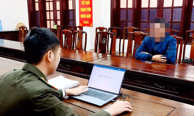 Công an Bắc Ninh làm việc với người chia sẻ thông tin sai sự thật.