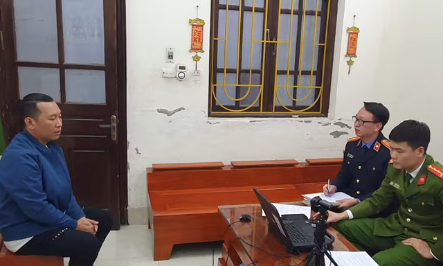 Kiểm sát viên lấy lời khai đối tượng “Tuấn phò mã 36".