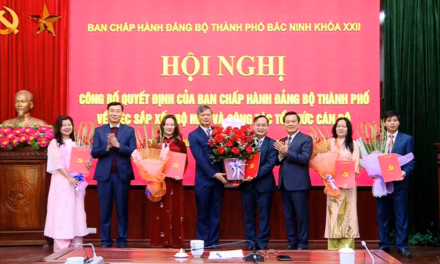 Thành ủy Bắc Ninh hợp nhất Ban Tuyên giáo với Ban Dân vận và công tác cán bộ. Ảnh: Mạnh Tùng.
