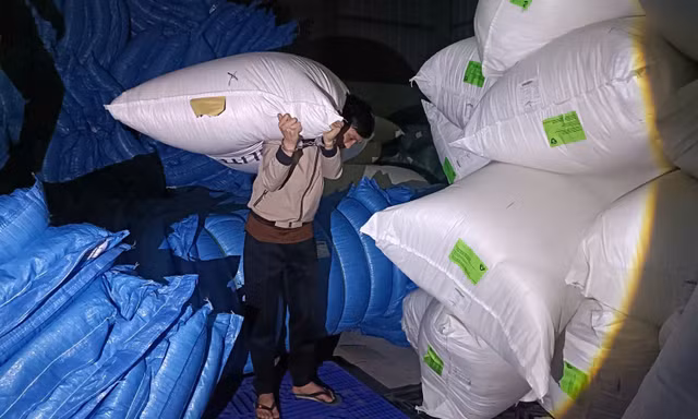 Các đối tượng thực nghiệm tại hiện trường vụ án.