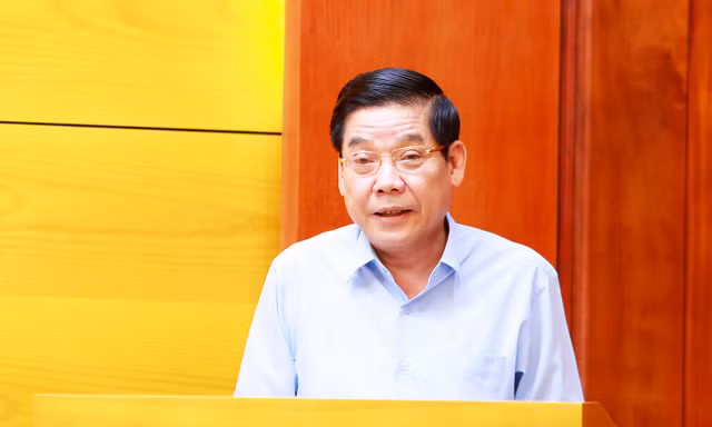 Bí thư Tỉnh ủy Bắc Giang Nguyễn Văn Gấu phát biểu tại hội nghị.