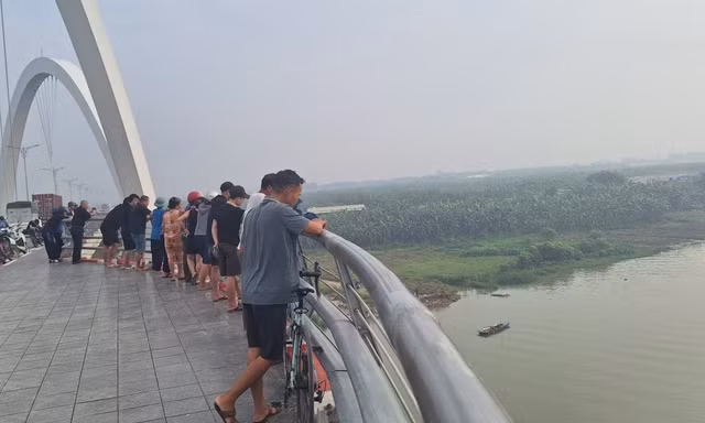 Tìm thấy thi thể nghi là nữ sinh nhảy cầu tự tử ở Bắc Ninh