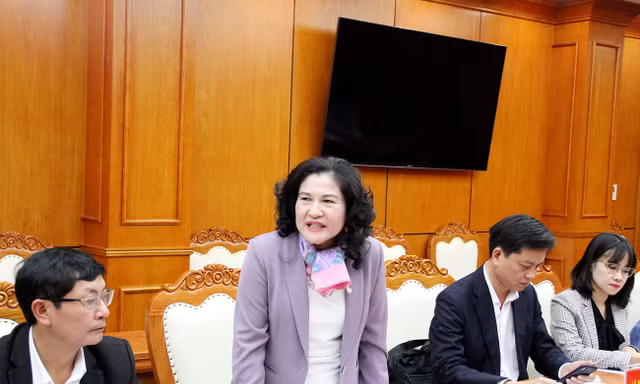 Bà Nguyễn Thị Hà - Thứ trưởng Bộ Lao động, Thương binh và Xã hội làm việc tại Bắc Giang.