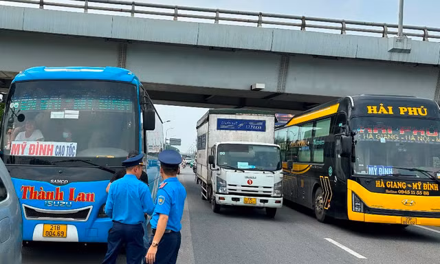 Hà Nội nghiêm cấm đưa xe hợp đồng vào chở khách liên tỉnh