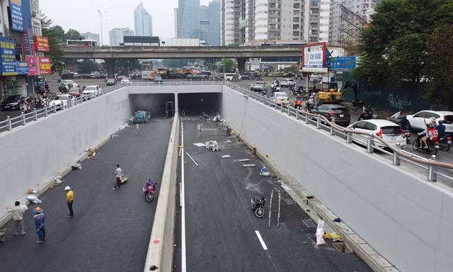 Đi xuyên hầm Lê Văn Lương - công trình xóa ‘điểm đen’ ùn tắc