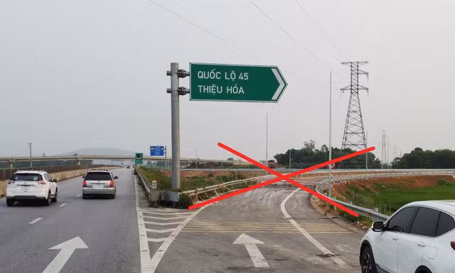 Cận cảnh 2 nút giao cao tốc Bắc - Nam vừa thông xe đã phải đóng rào