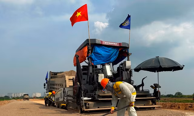 Vành đai 4 thi công 'xôi đỗ': Người dân có tâm lý chờ áp dụng quy định mới