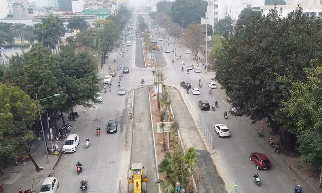 Công trường mở rộng đường Hoàng Quốc Việt yêu cầu xong trước 30/4