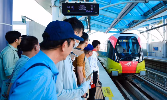 Tàu Cát Linh - Hà Đông lại dừng chạy vào giờ cao điểm chiều 30/5